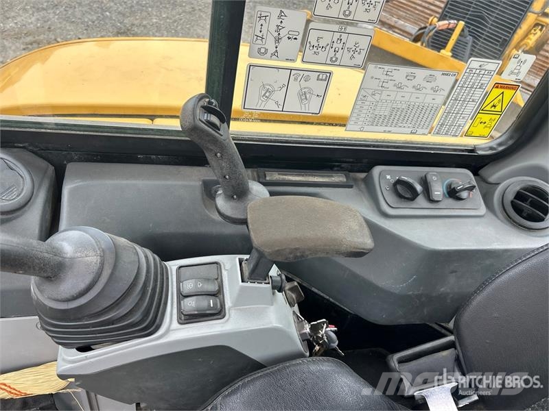 CAT 305E2 CR Mini Excavator Mini excavatoare < 7t