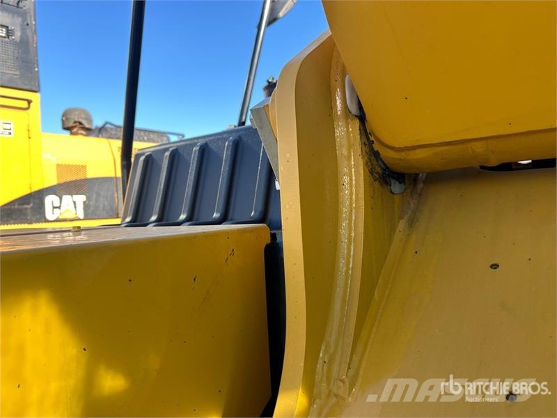 CAT 320 Tracked Excavator Bageri guseničari