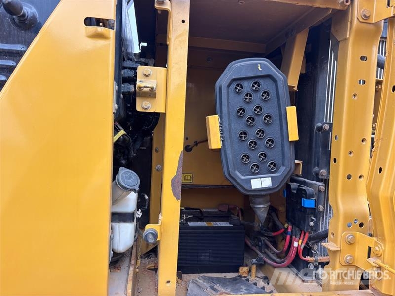CAT 320GC Tracked Excavator Bagri goseničarji