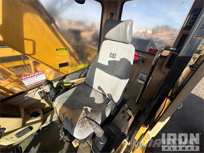 CAT 322L Kāpurķēžu ekskavatori