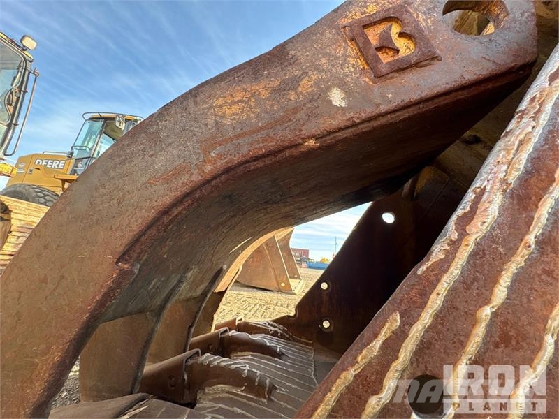 CAT 322L Kāpurķēžu ekskavatori