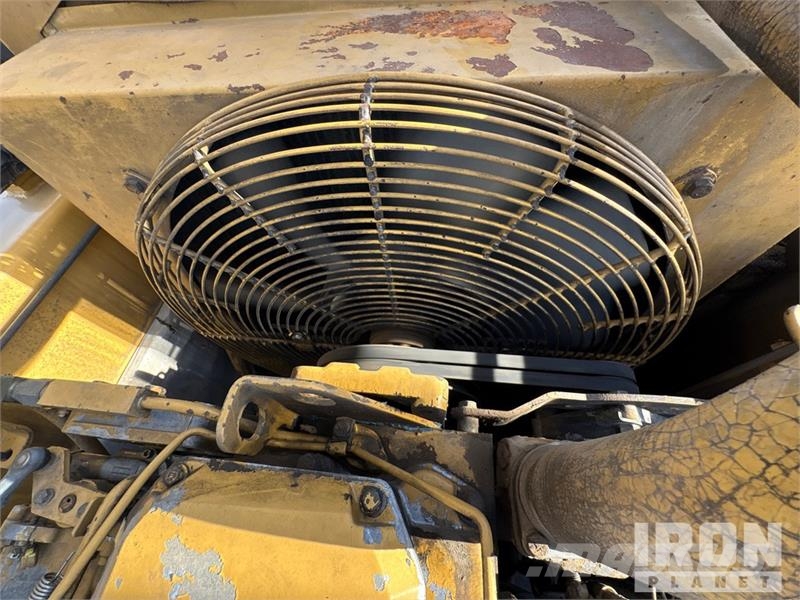 CAT 322L Kāpurķēžu ekskavatori