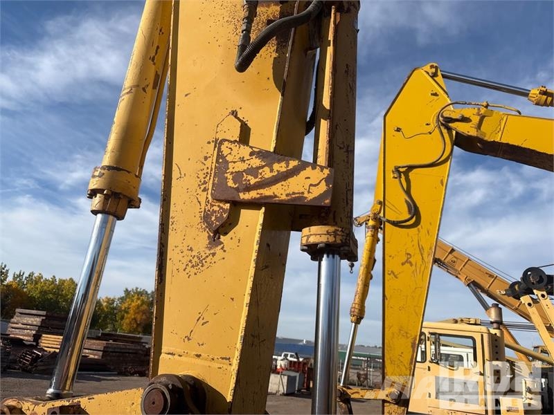 CAT 322L Kāpurķēžu ekskavatori