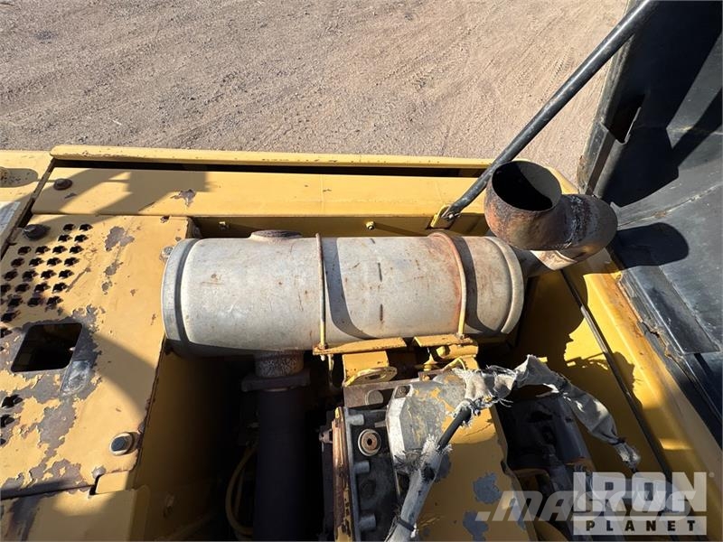 CAT 322L Kāpurķēžu ekskavatori