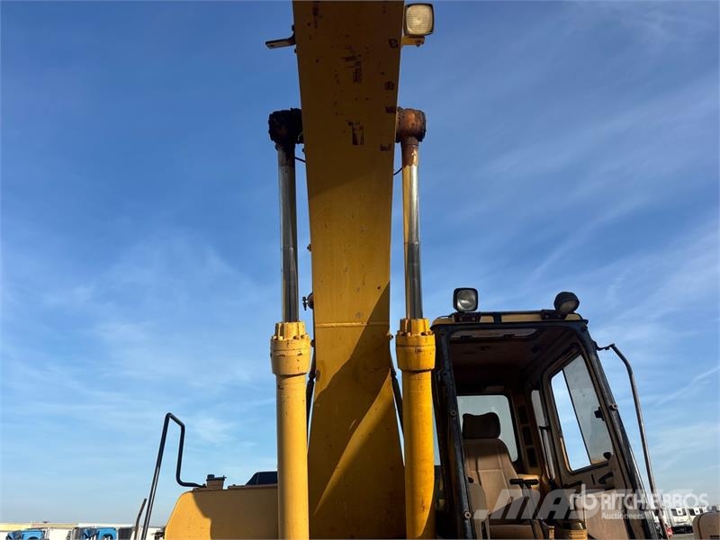 CAT 322L Kāpurķēžu ekskavatori