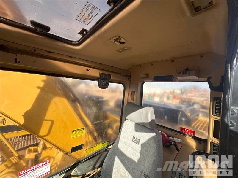 CAT 322L Kāpurķēžu ekskavatori