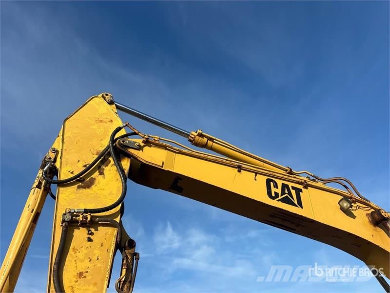 CAT 322L Kāpurķēžu ekskavatori