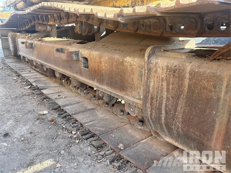 CAT 322L Kāpurķēžu ekskavatori