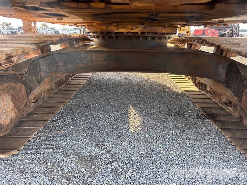 CAT 322L Kāpurķēžu ekskavatori