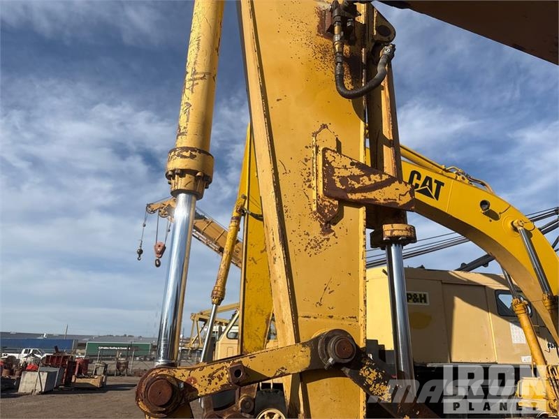 CAT 322L Kāpurķēžu ekskavatori