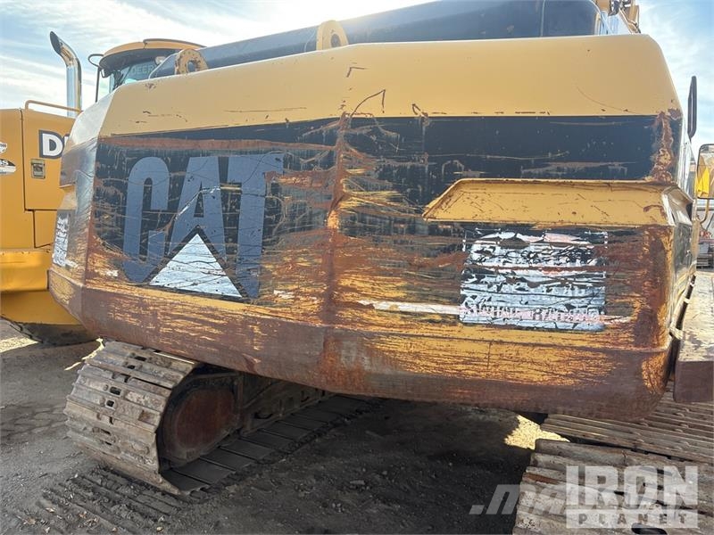 CAT 322L Kāpurķēžu ekskavatori