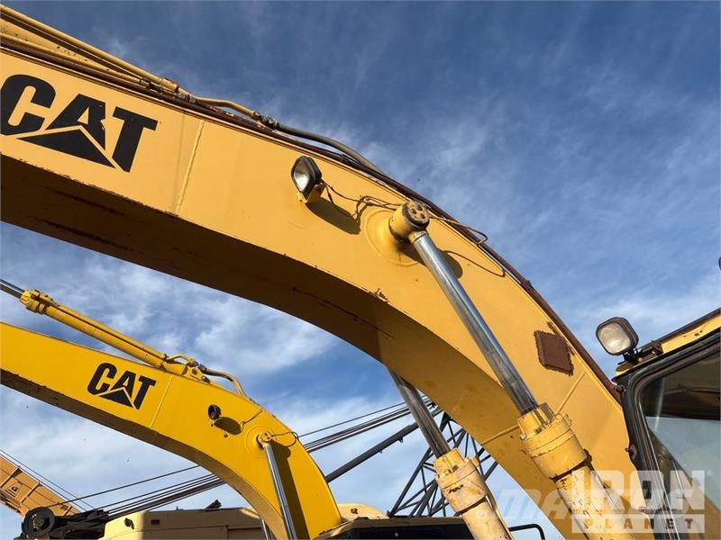 CAT 322L Kāpurķēžu ekskavatori