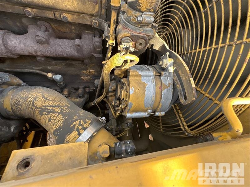 CAT 322L Kāpurķēžu ekskavatori