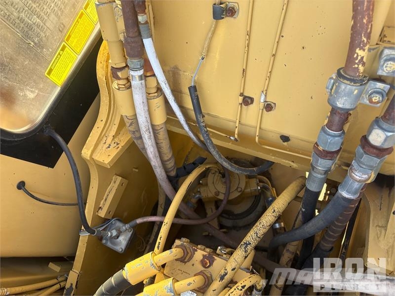 CAT 322L Kāpurķēžu ekskavatori