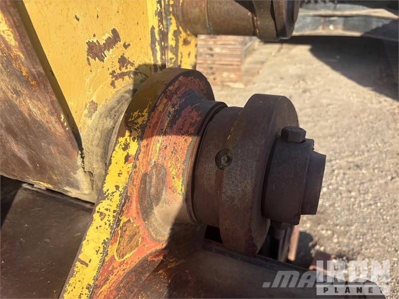 CAT 322L Kāpurķēžu ekskavatori