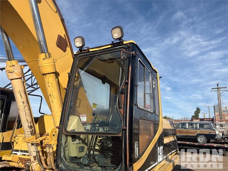 CAT 322L Kāpurķēžu ekskavatori