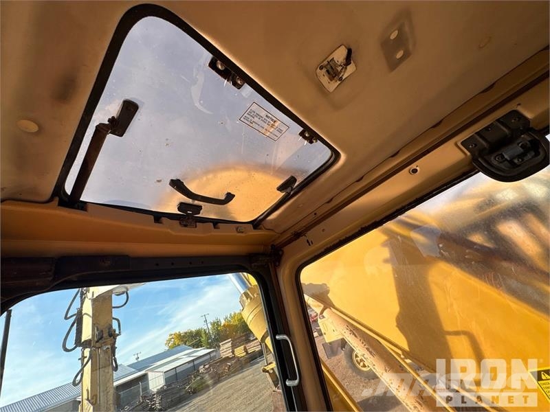 CAT 322L Kāpurķēžu ekskavatori