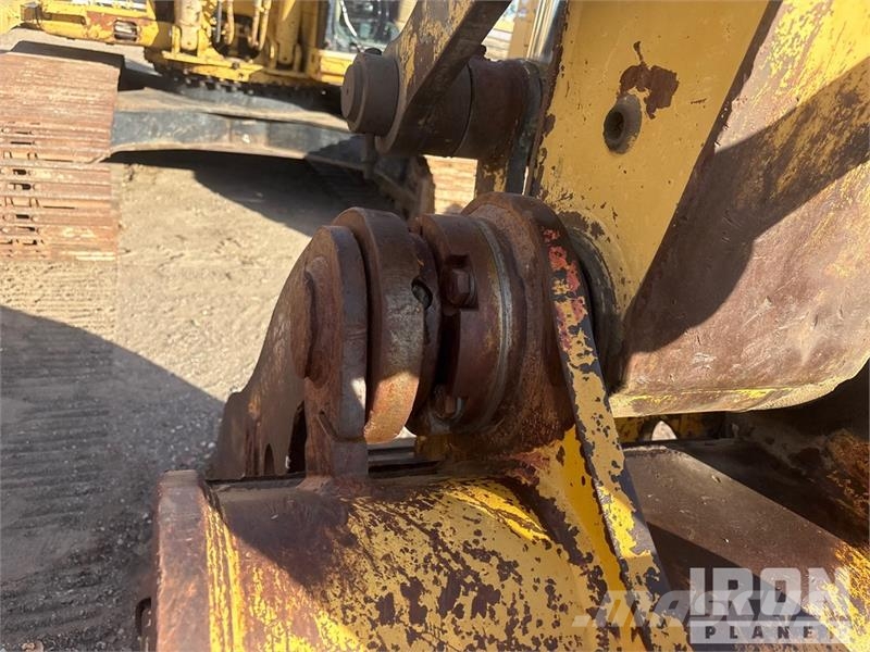 CAT 322L Kāpurķēžu ekskavatori