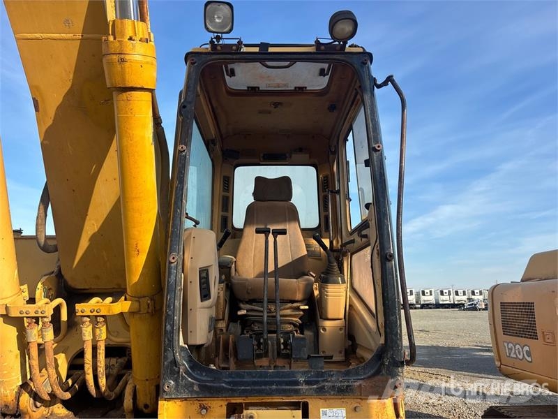 CAT 322L Kāpurķēžu ekskavatori