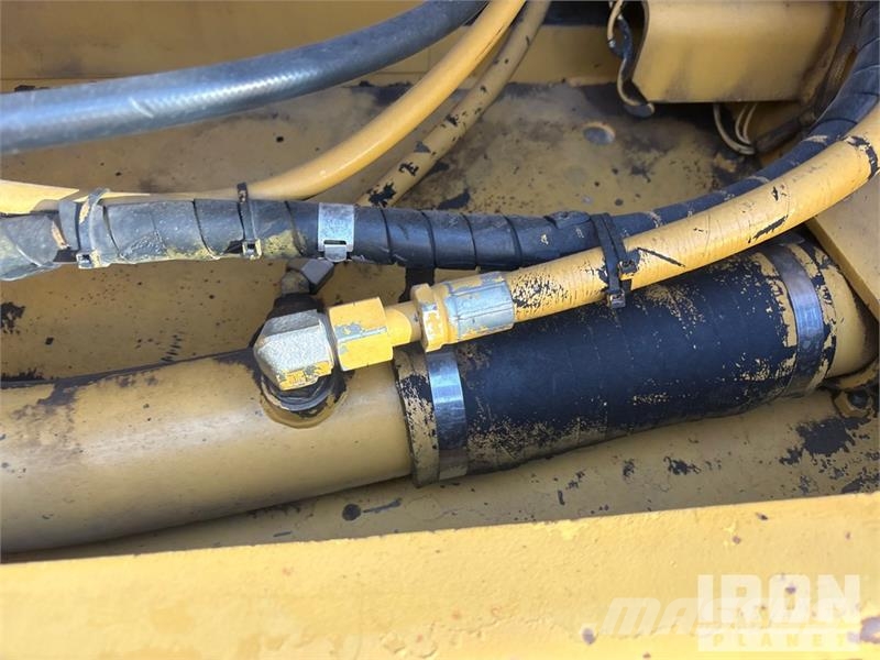 CAT 322L Kāpurķēžu ekskavatori