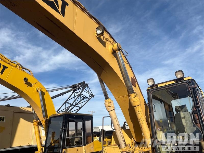 CAT 322L Kāpurķēžu ekskavatori