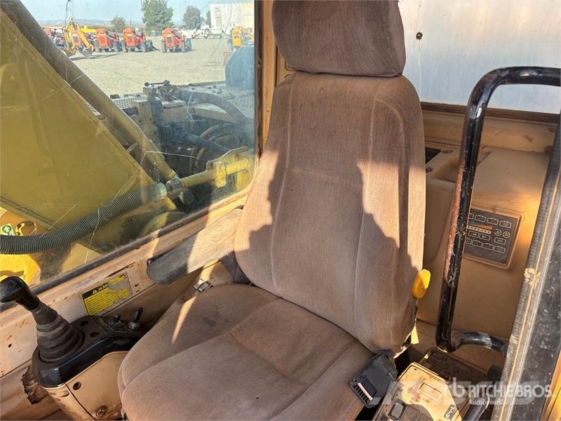 CAT 322L Kāpurķēžu ekskavatori