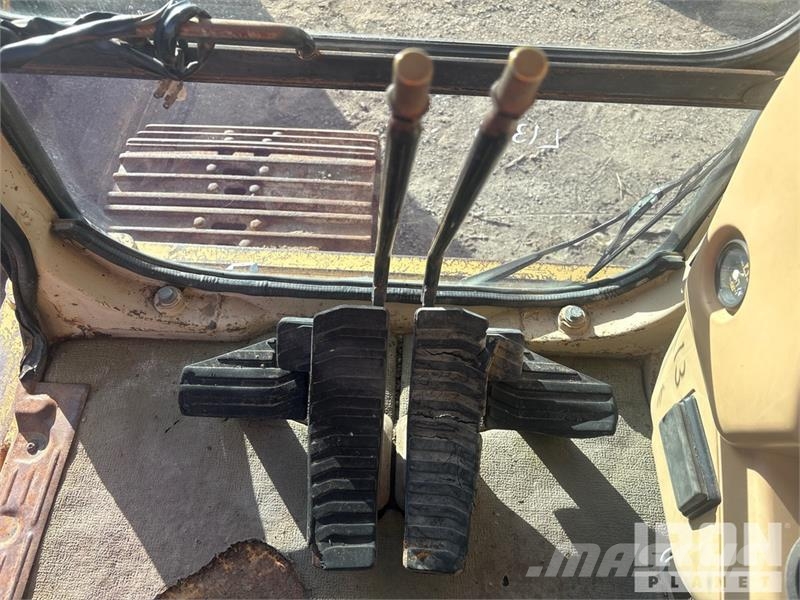 CAT 322L Kāpurķēžu ekskavatori