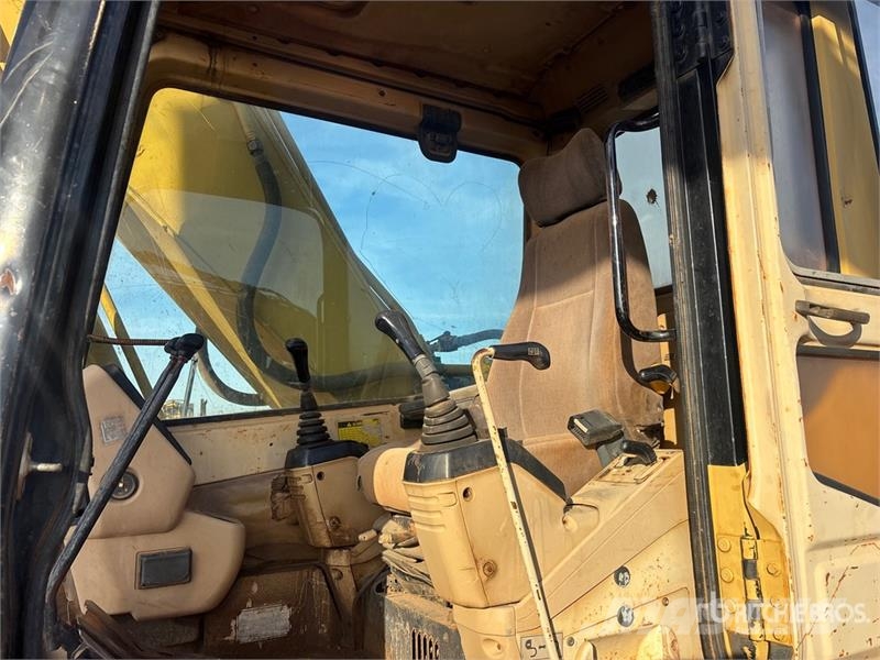 CAT 322L Kāpurķēžu ekskavatori