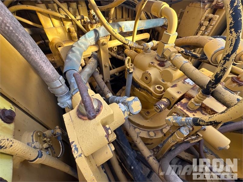 CAT 322L Kāpurķēžu ekskavatori