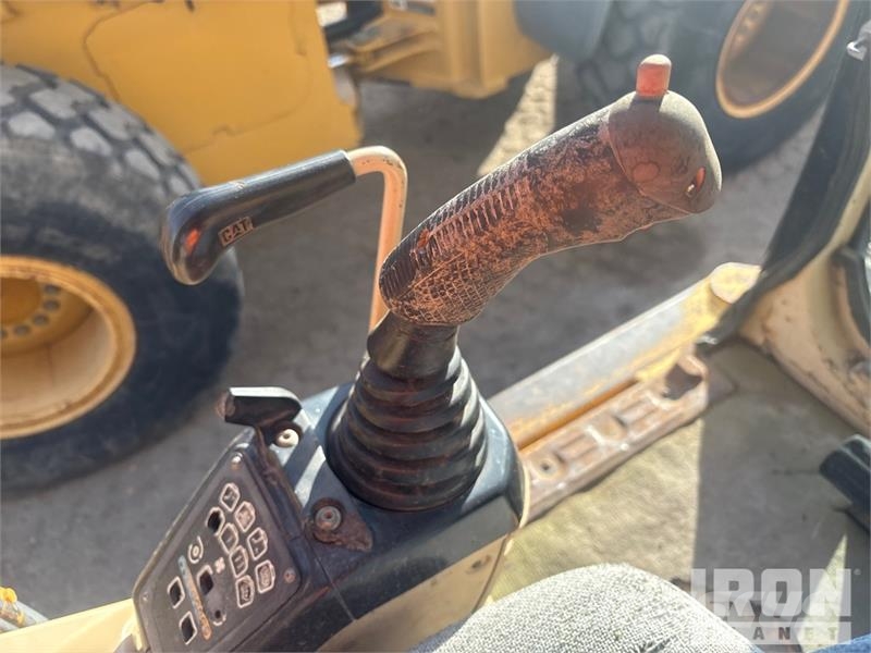 CAT 322L Kāpurķēžu ekskavatori