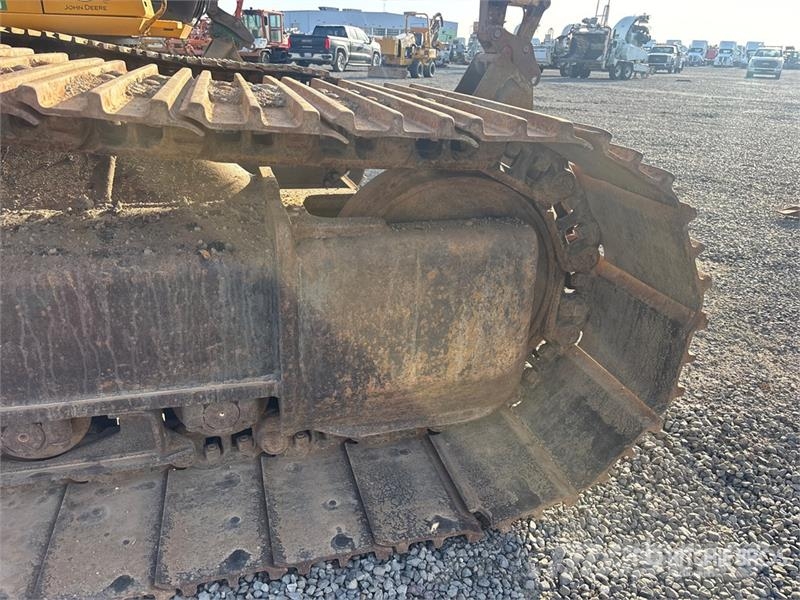 CAT 322L Kāpurķēžu ekskavatori
