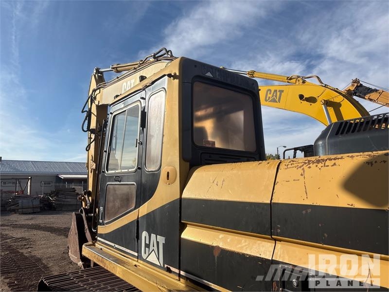 CAT 322L Kāpurķēžu ekskavatori