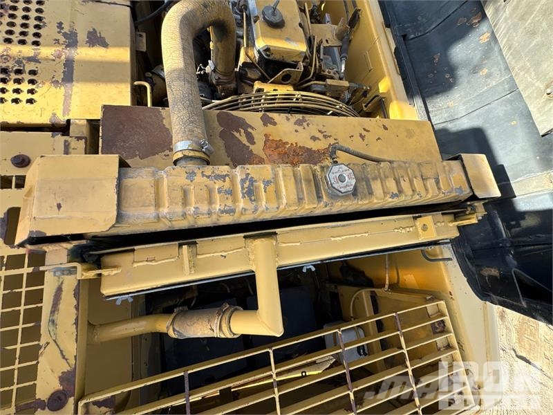 CAT 322L Kāpurķēžu ekskavatori