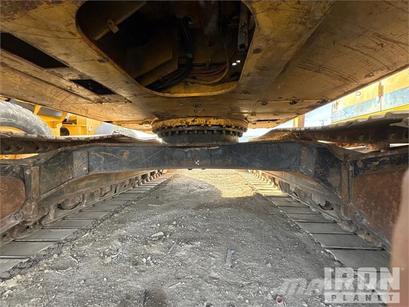 CAT 322L Kāpurķēžu ekskavatori