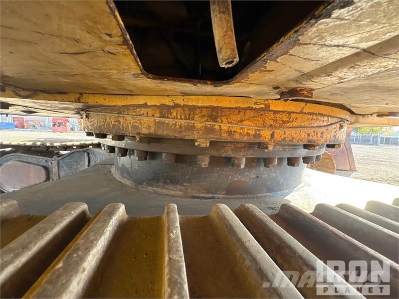 CAT 322L Kāpurķēžu ekskavatori