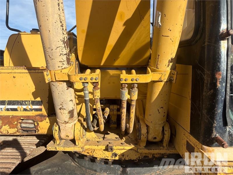 CAT 322L Kāpurķēžu ekskavatori