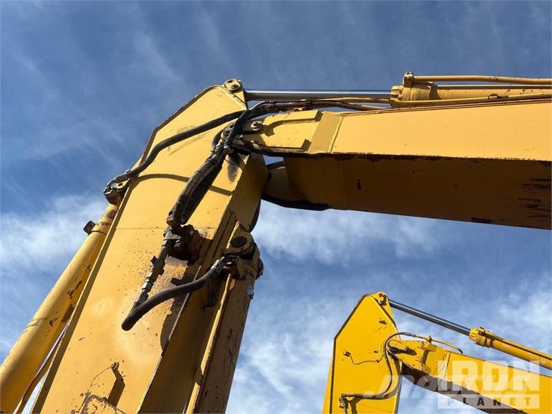 CAT 322L Kāpurķēžu ekskavatori