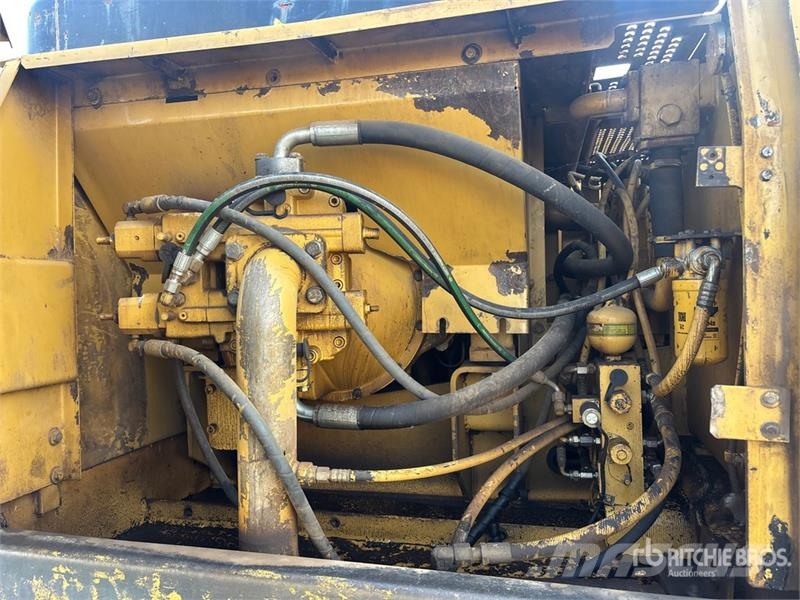 CAT 322L Kāpurķēžu ekskavatori