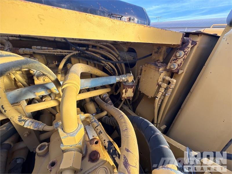 CAT 322L Kāpurķēžu ekskavatori