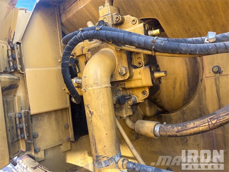 CAT 322L Kāpurķēžu ekskavatori