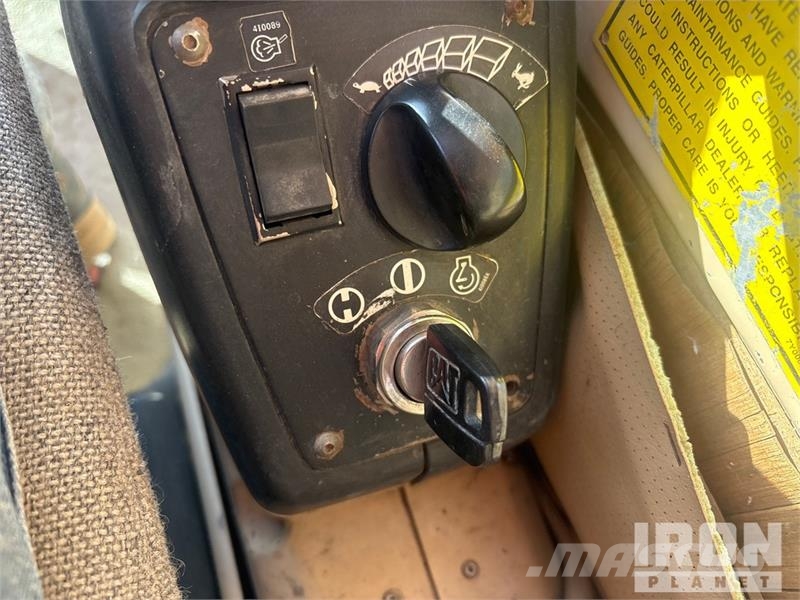 CAT 322L Kāpurķēžu ekskavatori