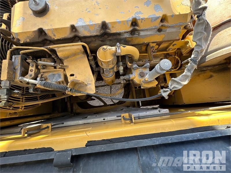 CAT 322L Kāpurķēžu ekskavatori