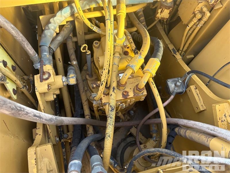 CAT 322L Kāpurķēžu ekskavatori