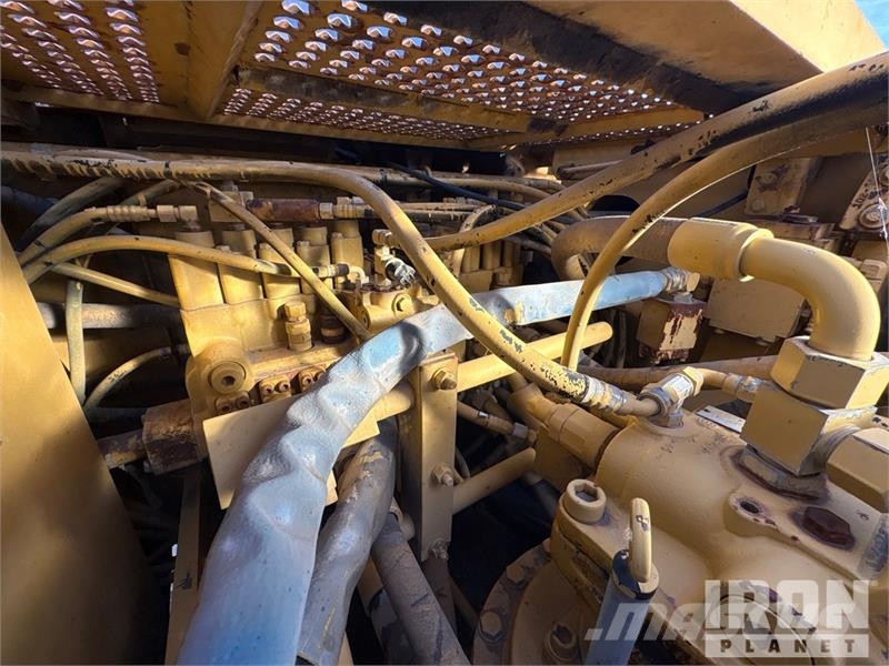 CAT 322L Kāpurķēžu ekskavatori