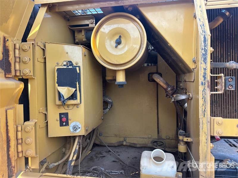 CAT 322L Kāpurķēžu ekskavatori