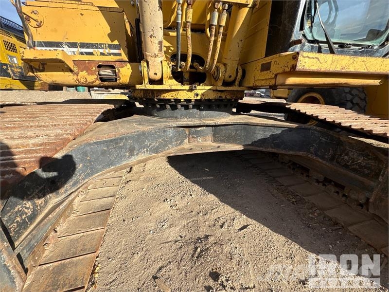 CAT 322L Kāpurķēžu ekskavatori