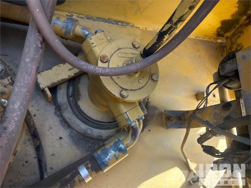 CAT 322L Kāpurķēžu ekskavatori