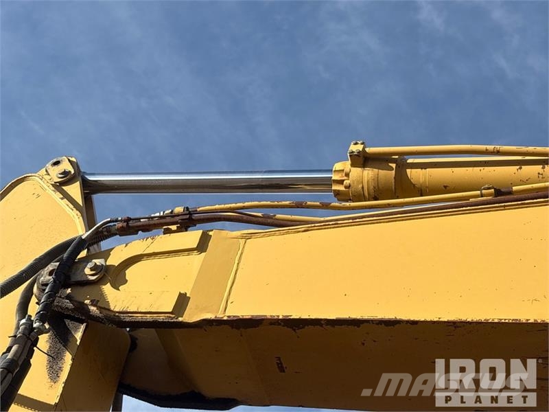 CAT 322L Kāpurķēžu ekskavatori