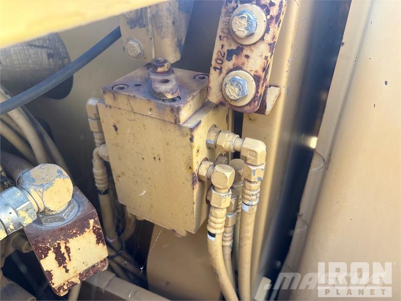 CAT 322L Kāpurķēžu ekskavatori