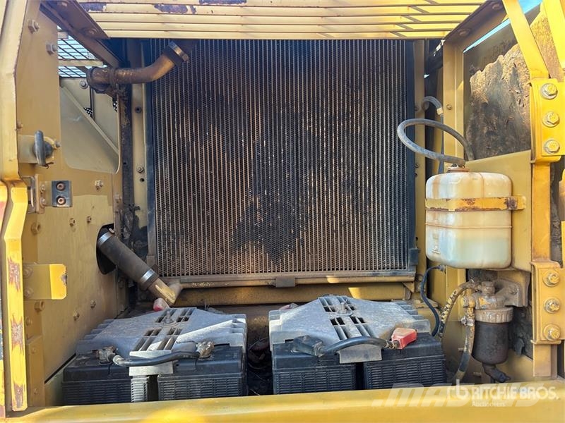 CAT 322L Kāpurķēžu ekskavatori